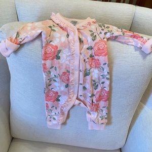 🌹 NWOT 0-3 months Baby Girl Organic Rose Onesie